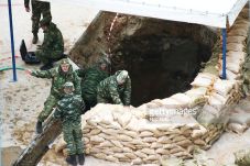 WW II Bomb Defuse, 75,000...