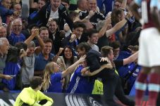 Conte akan Terus Memeluk...
