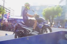 Naik Motor Yamaha Aerox...