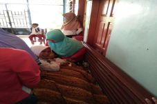 Puluhan Siswi SMP di...