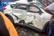 Mayasari Tabrak Mazda...