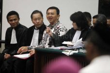Tak Berhentikan Ahok,...