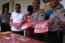 Aparat Polrestabes Semarang...