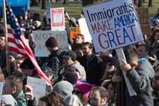 Kebijakan Imigrasi Trump...