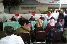 Petugas KPPP di TPS...