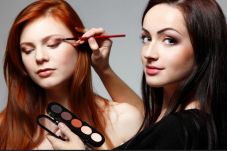 Tips Menjadi Make Up...