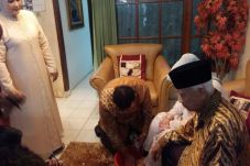 Budi Cuci Kaki Orangtua...
