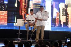 Quick Real Count: Anies-Sandi...