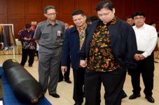 Menteri Perindustrian...