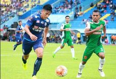 Arema FC Hajar PS TNI...
