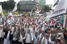 Gelar Demonstrasi, Massa...