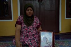Kepada Jeni, Siti Aisyah...