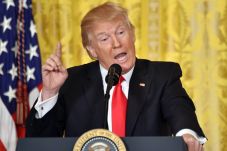 Minggu Depan, Trump...