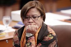 Senator Kritikus Duterte...