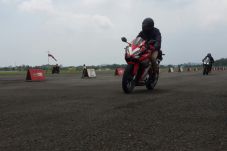 Jajal Honda CBR250RR,...