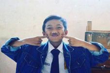 Mandi di Laut, Siswa...