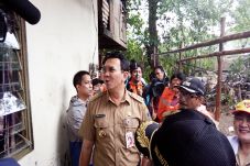 Ahok Bersikeras Tetap...