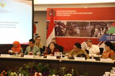 Menko PMK Ajak Kementerian...