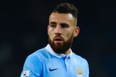 Agen Dorong Otamendi...