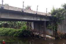 Retak, Jembatan Utama...