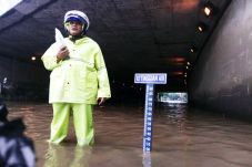 Floods Soak 54 Points...