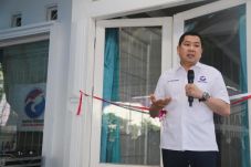Resmikan Kantor Perindo...