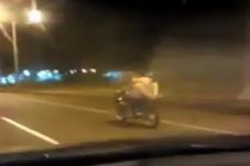 Ngebut! Pasangan ini...