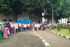 Ibu-ibu Antre Dapatkan...