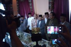 Bertemu Ulama dan Habaib,...