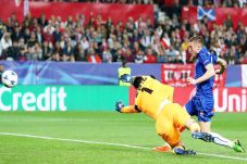 Vardy Keeps Leicester...