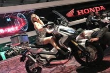 Lahirkan Skuter X-ADV,...