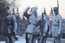 Hitler Disebut Jajal...