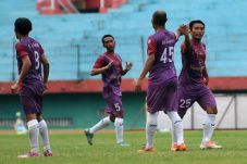 Kalahkan Persewangi,...