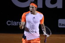 Dominic Thiem Nikmati...