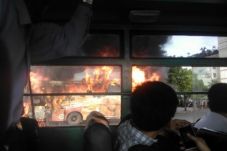 Bus Karyawan Terbakar...