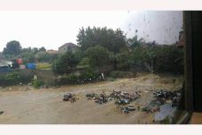 Asyik Mancing, Udin...