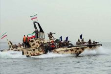 Iran Kerahkan Pasukan...