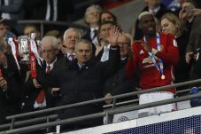 Gaya Mourinho dengan...