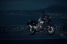 Yamaha Hadirkan MT-10...