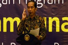 Jokowi Apresiasi Petugas...