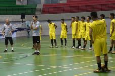 Coach Vic Hermans Pangkas...