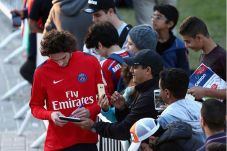 Rabiot Tunda Perbarui...