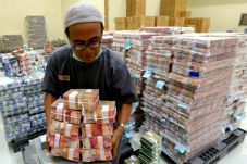 Pertumbuhan Uang Beredar...