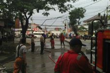 Penjual Sop Kaget Kabel...