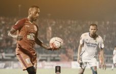 Kalahkan Persib 2-1,...