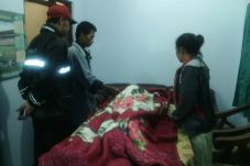 Tiga Pemuda Hanyut saat...