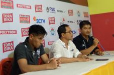 Kalah di Padang, Arema...