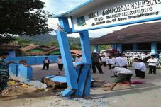 Belajar Mobil, Pemuda...