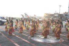 Mendarat di Bali, Raja...