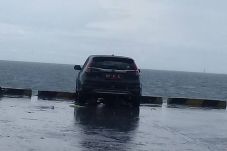 Mobil Bergoyang, Sopir...
